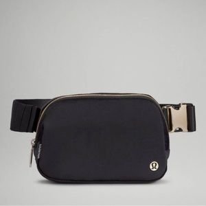 Lululemon Velour Black Belt Bag 1L NWT